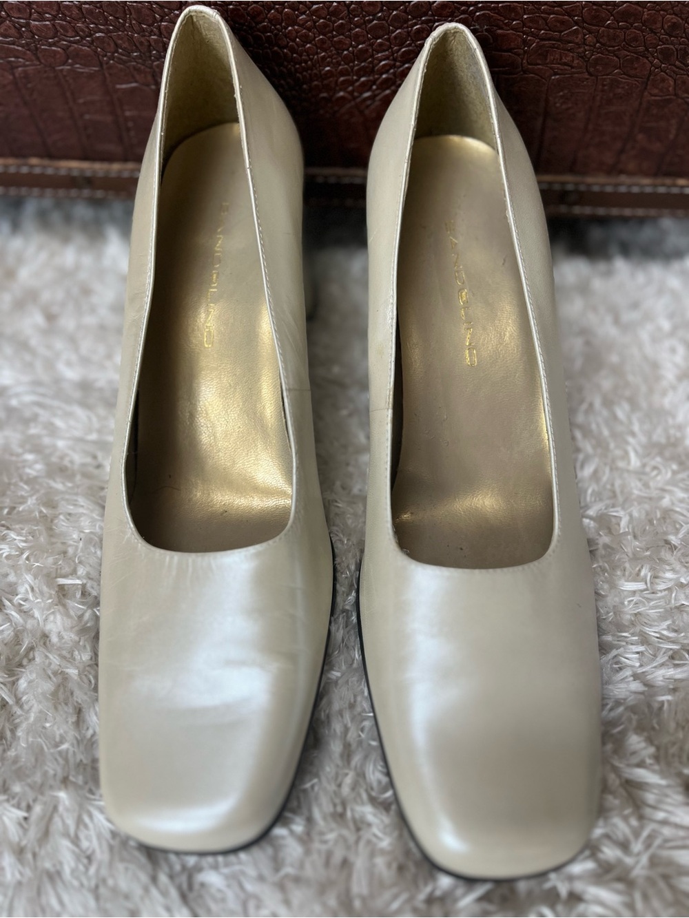 Classic Women's Cream Leather Pumps by Unknown Brand